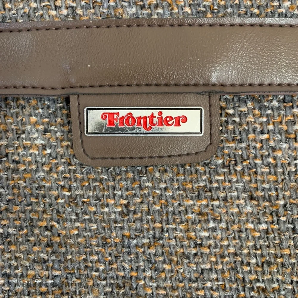 Frontier suit carrier luggage bag